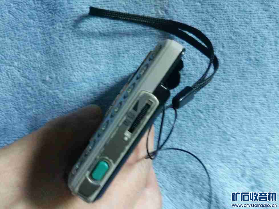 索尼ICF-R553V袖珍式调频收音机