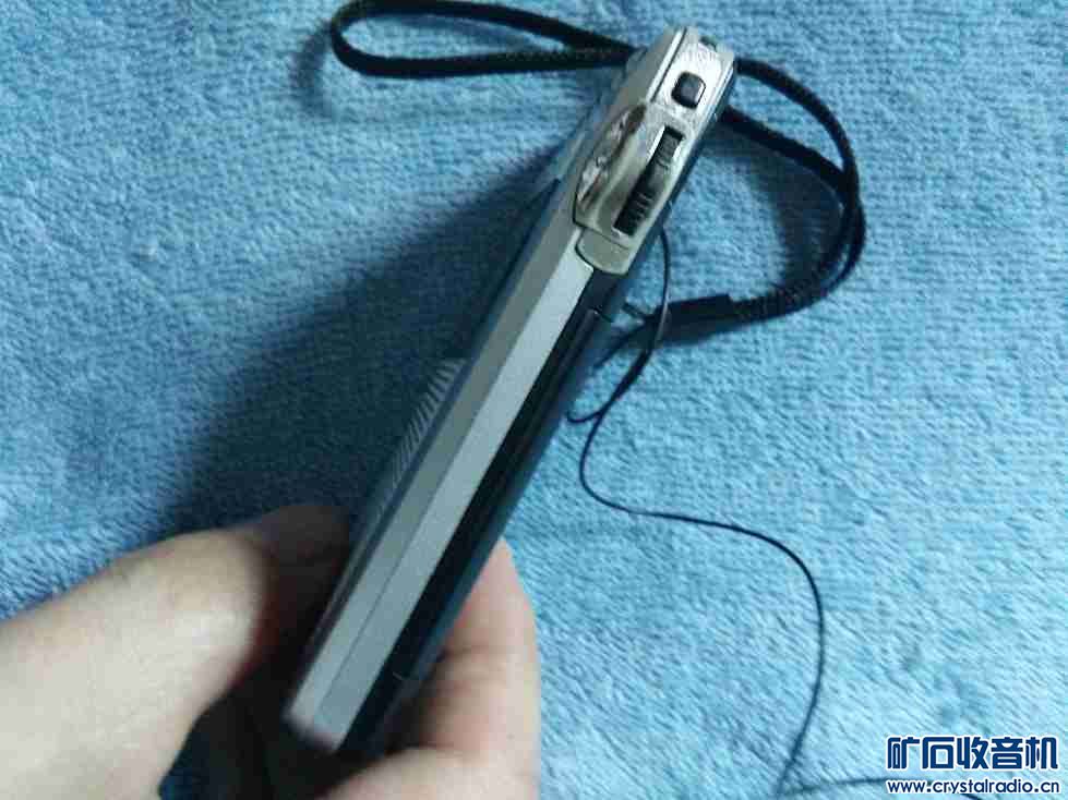 索尼ICF-R553V袖珍式调频收音机