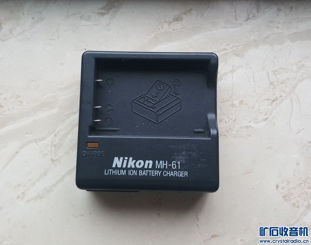 Nikon MH-61س.jpg