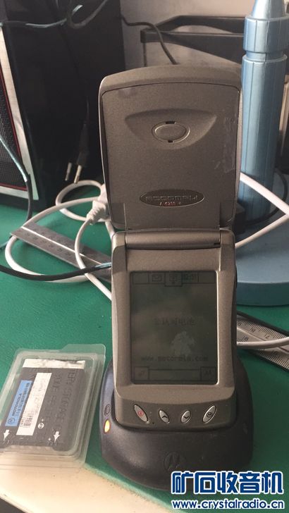 老游戏机2台。摩托罗拉手机A6288.全新学生电