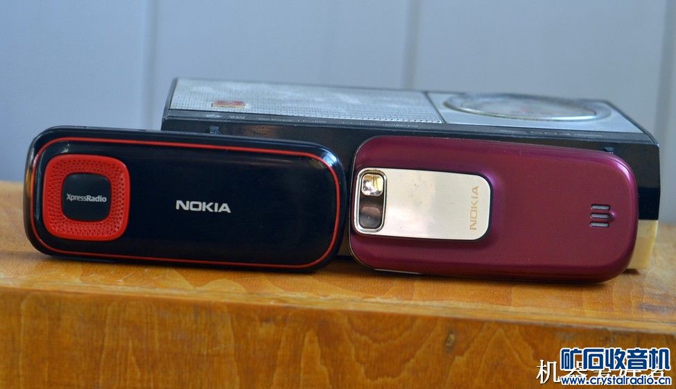 两个诺基亚手机 都能开机 没有充电器