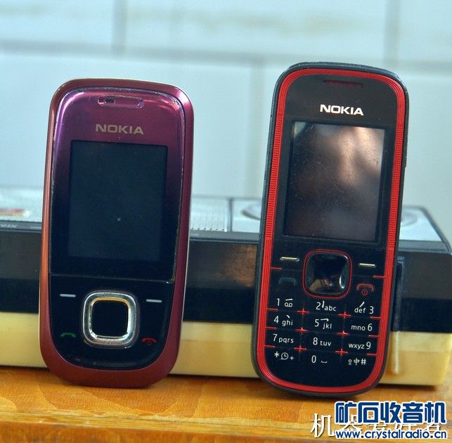 两个诺基亚手机 都能开机 没有充电器