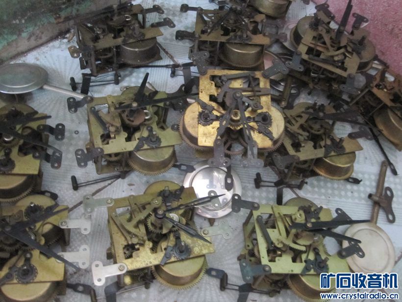 HP打印机类的东西 老黑白电视 老挂钟机芯继续出 老手机一些