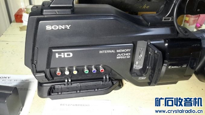 带原包装说明连线的索尼1500c大型肩抗高清摄