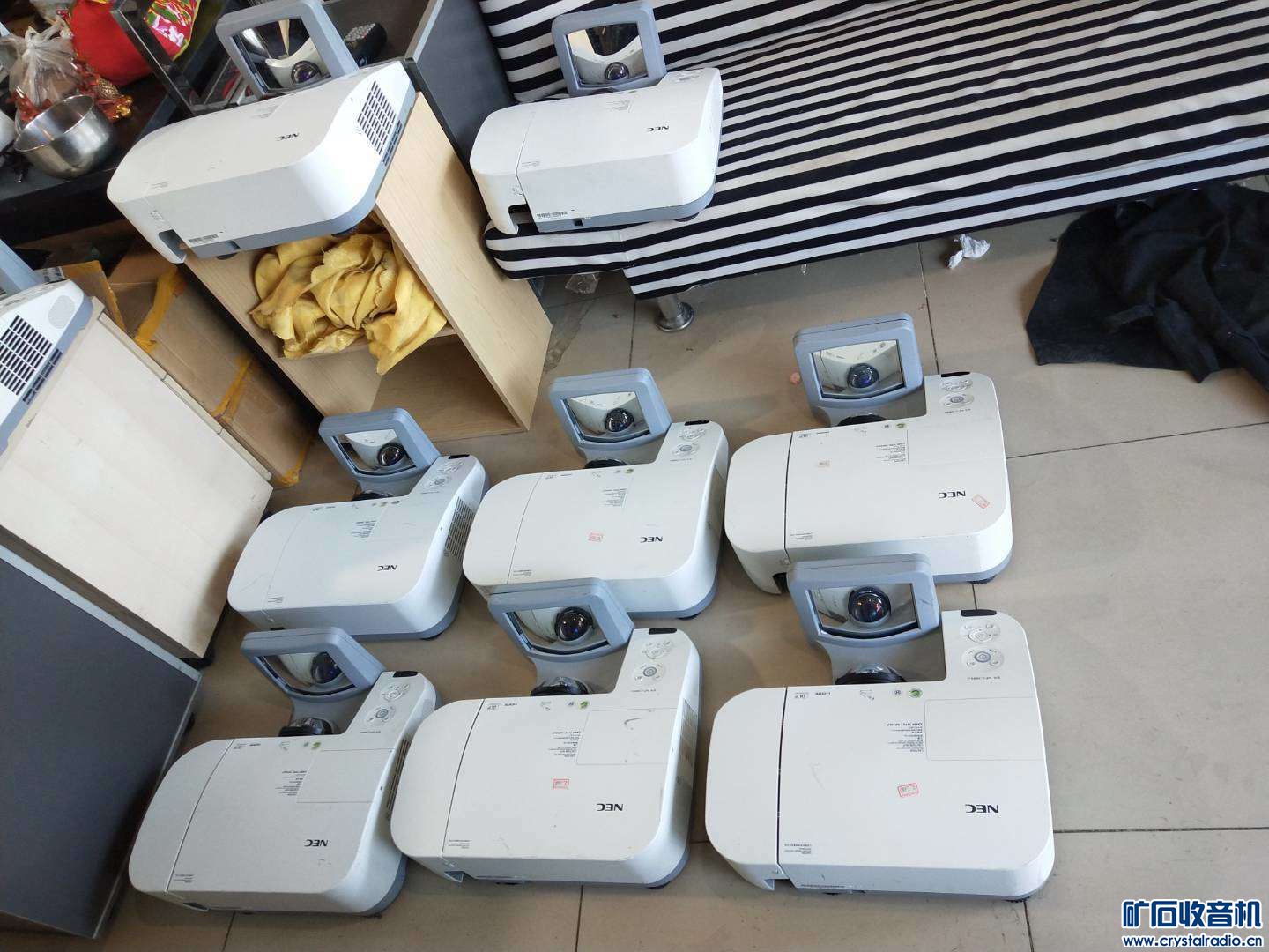 罗技直播摄像头 很好的话筒 惠威低音炮 nec短