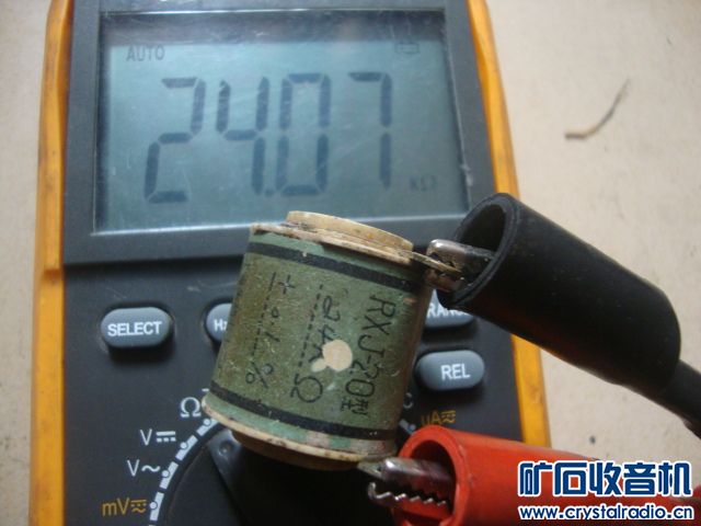 出3块万用表,型号MF10,胜利930F+,胜利V97