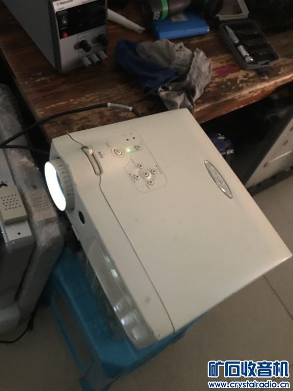 带空气净化功能的投影机一台········