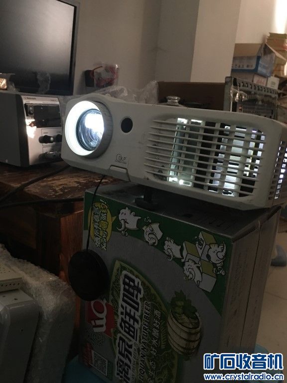 带空气净化功能的投影机一台········