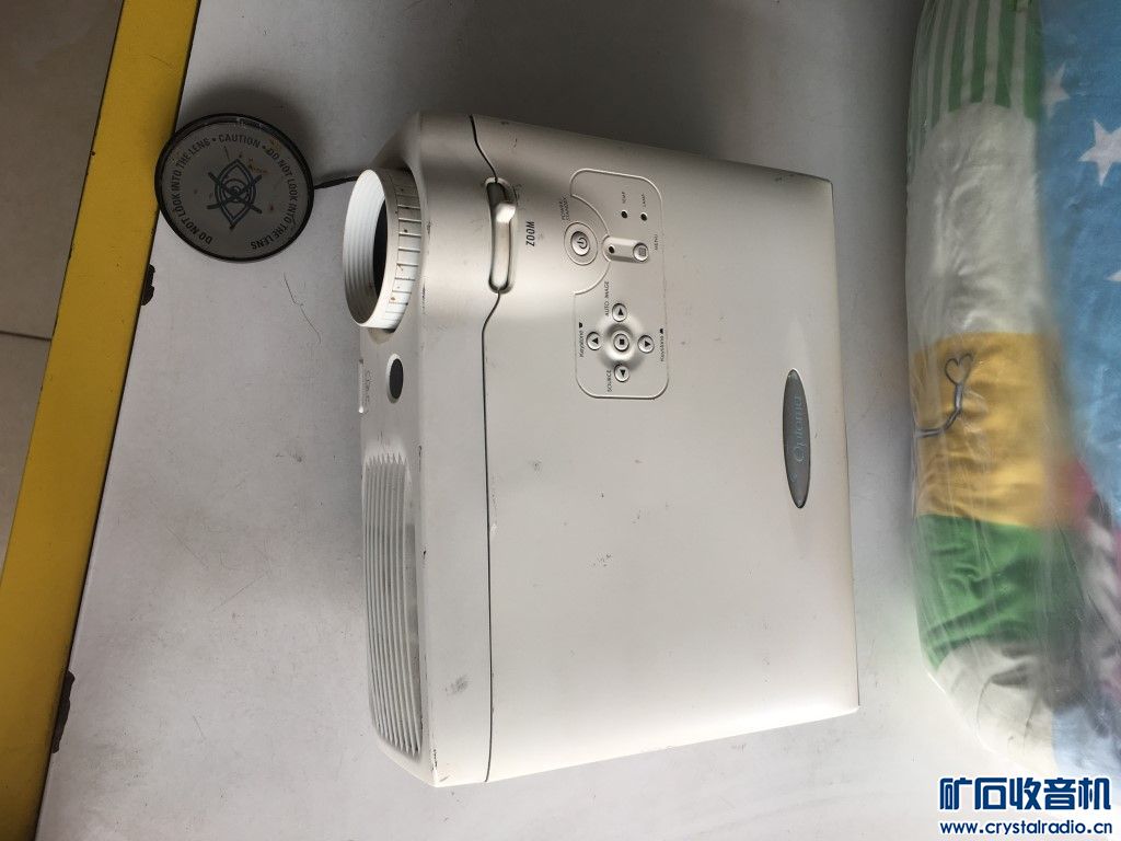 带空气净化功能的投影机一台········