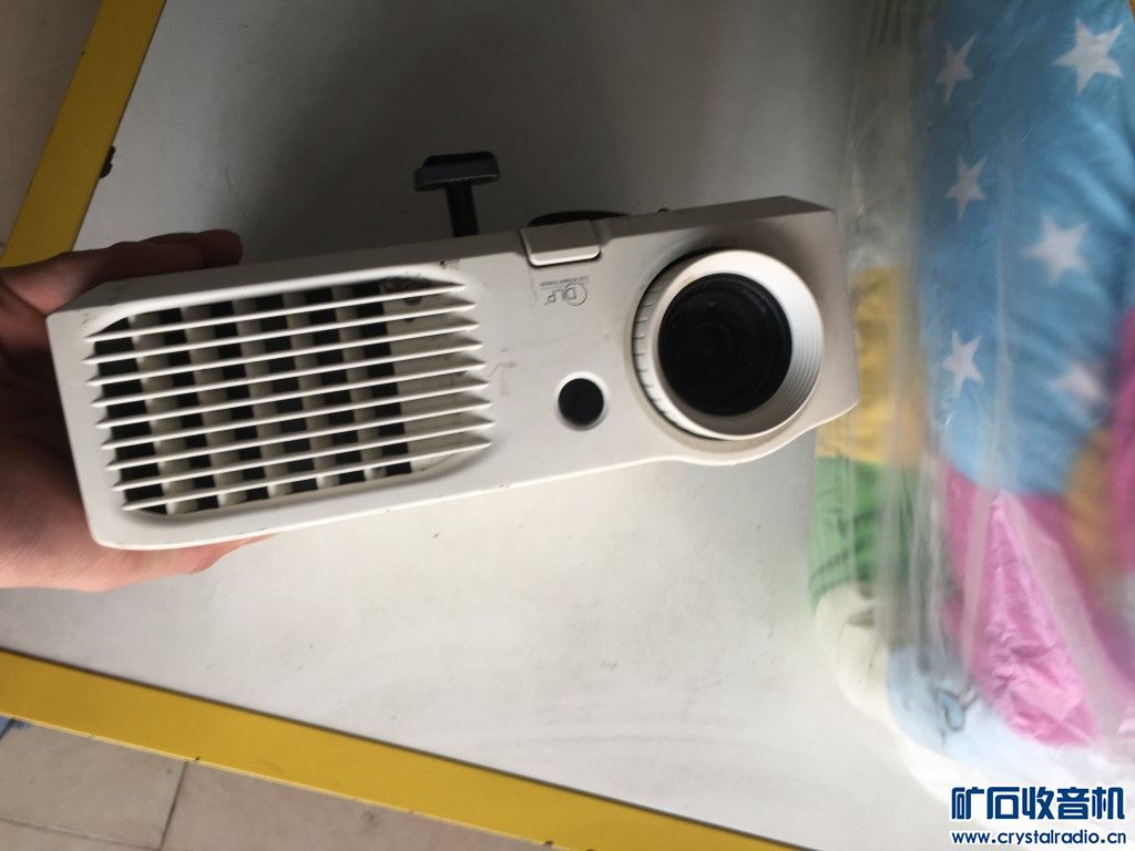 带空气净化功能的投影机一台········
