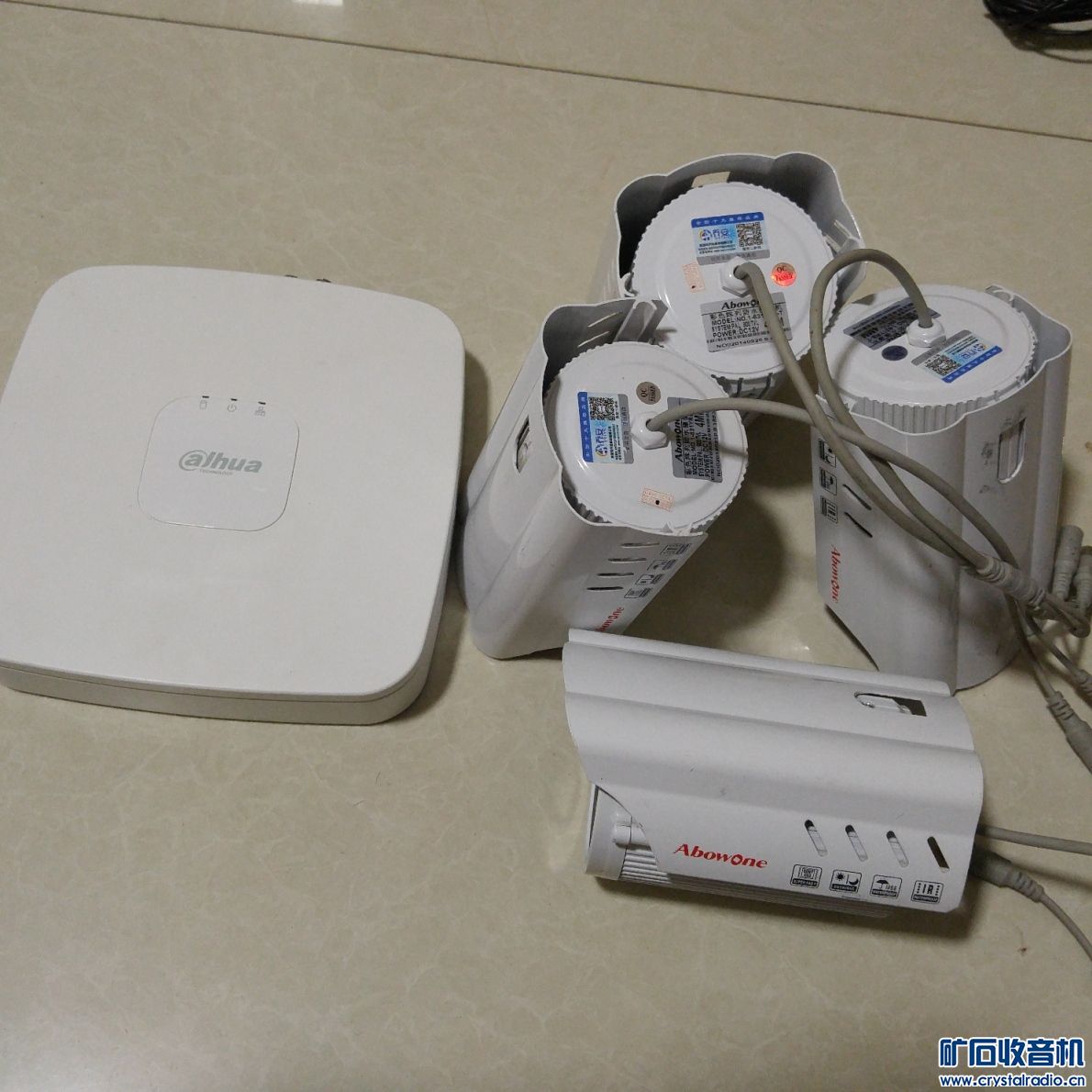 出一套大华模拟硬盘录像机及四个摄像头