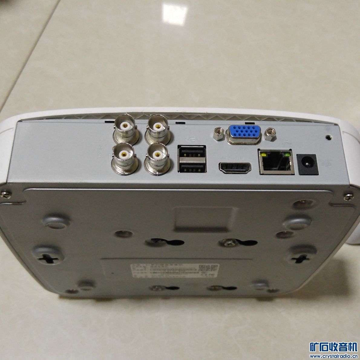 出一套大华模拟硬盘录像机及四个摄像头