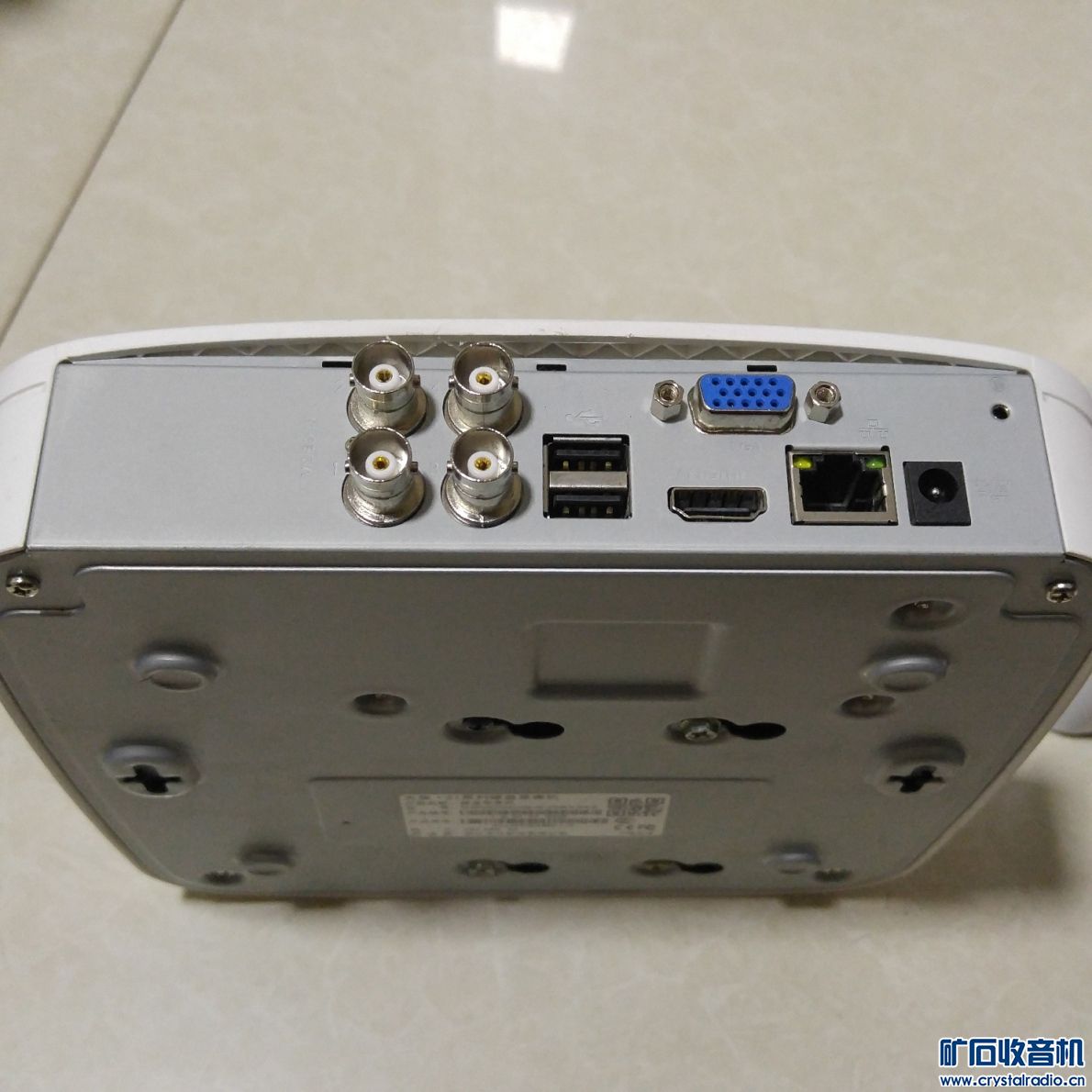 出一套大华模拟硬盘录像机及四个摄像头