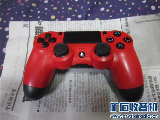 红色索尼游戏手柄