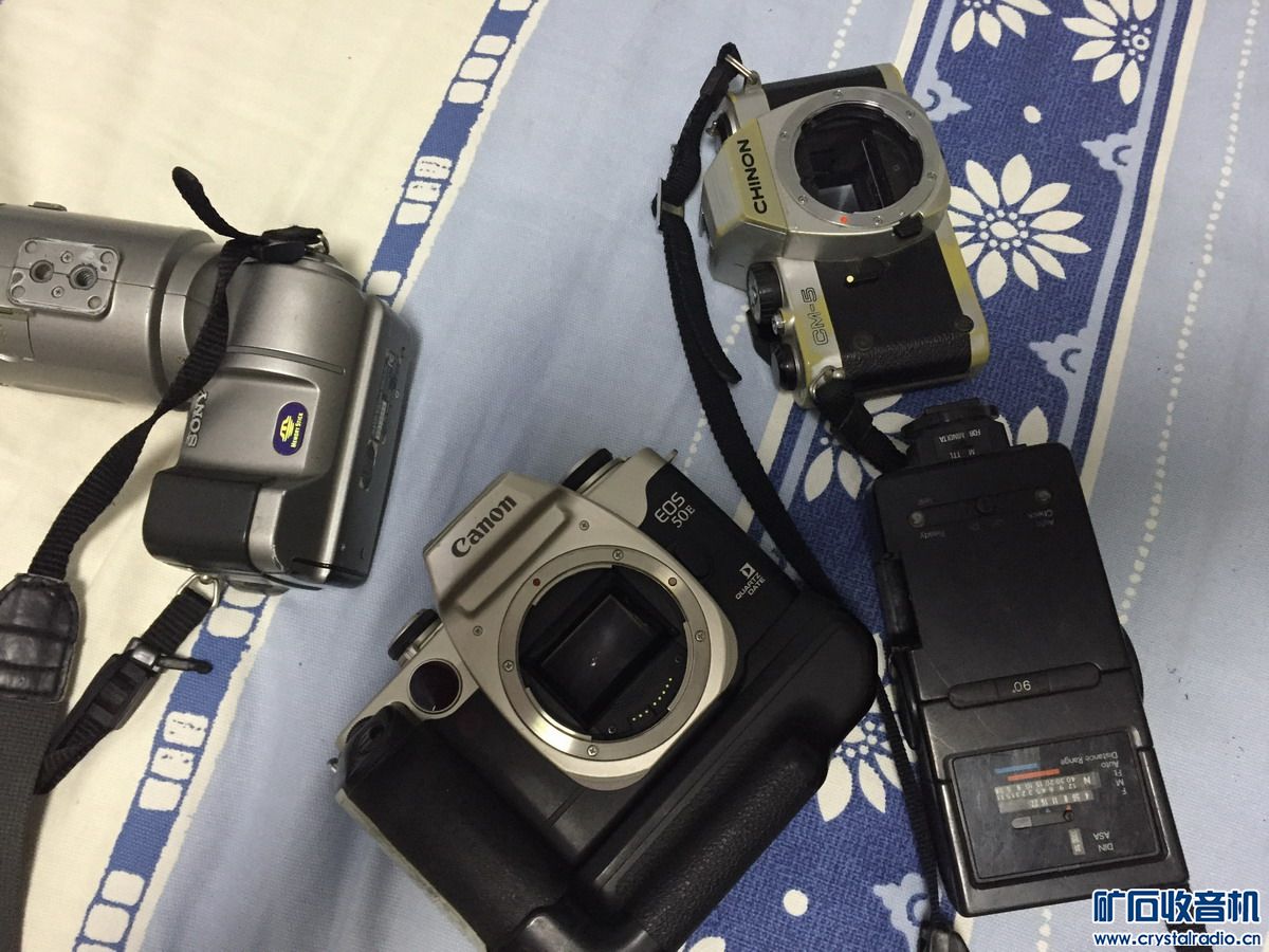 三个相机 经典佳能 EOS 50E 胶卷 还有SONY 