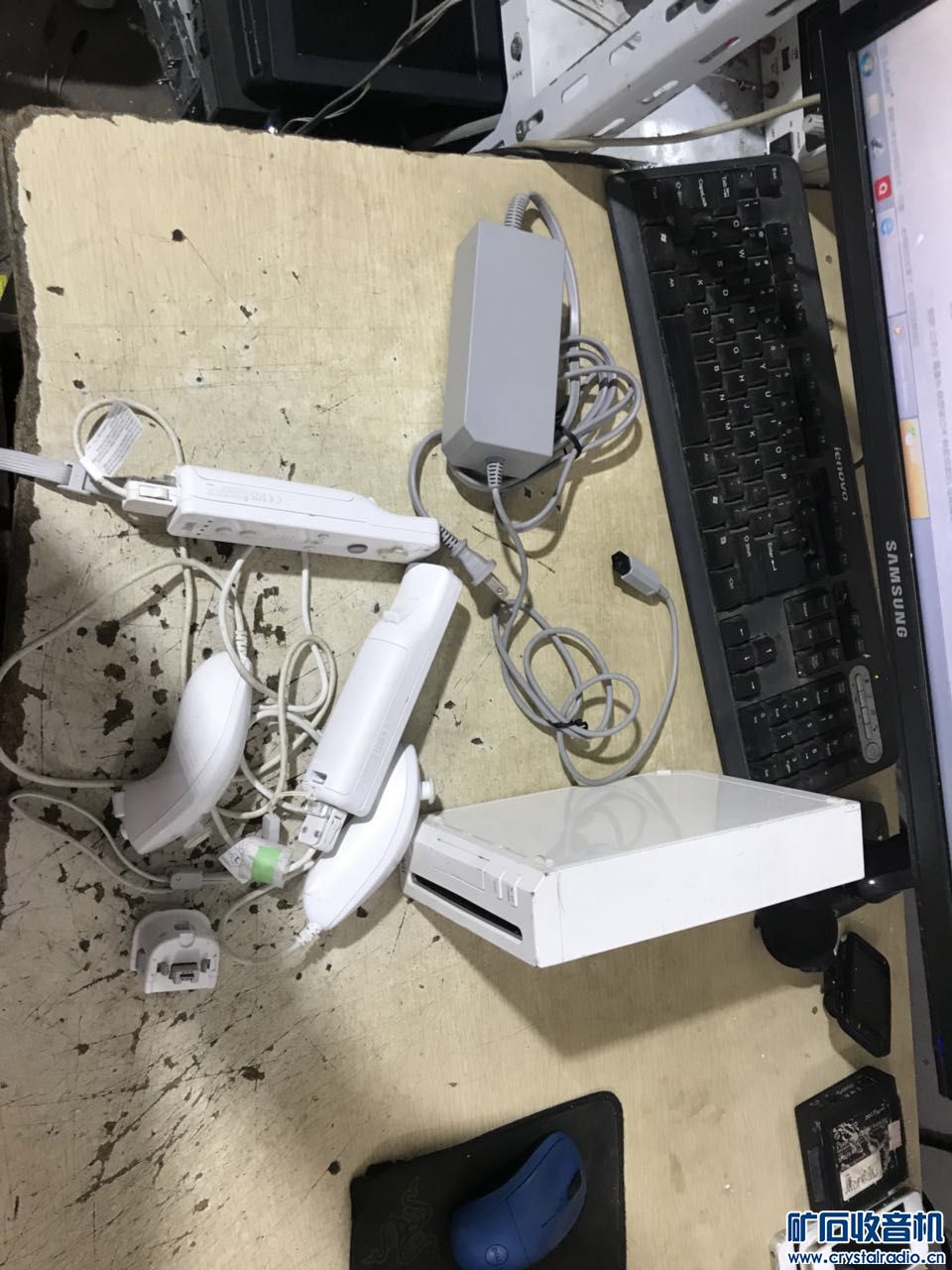 学生电脑 索尼收音钟 笔记本 投影 苹果路由器