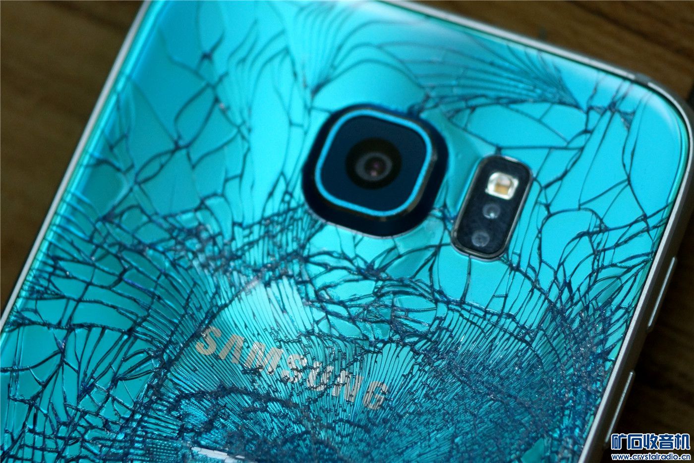 苹果5S开机白苹果=160元。 三星S6被暴力=9