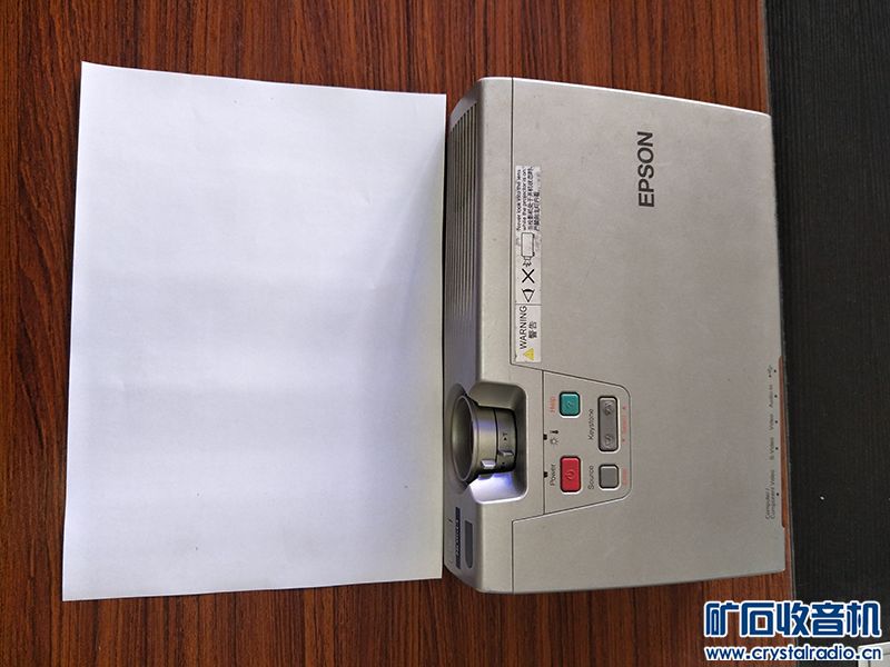 出爱普生EMP-730小型投影仪一台,A4纸大小