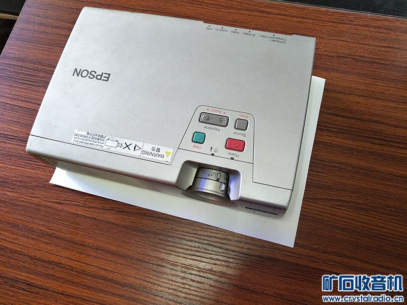 出爱普生EMP-730小型投影仪一台,A4纸大小