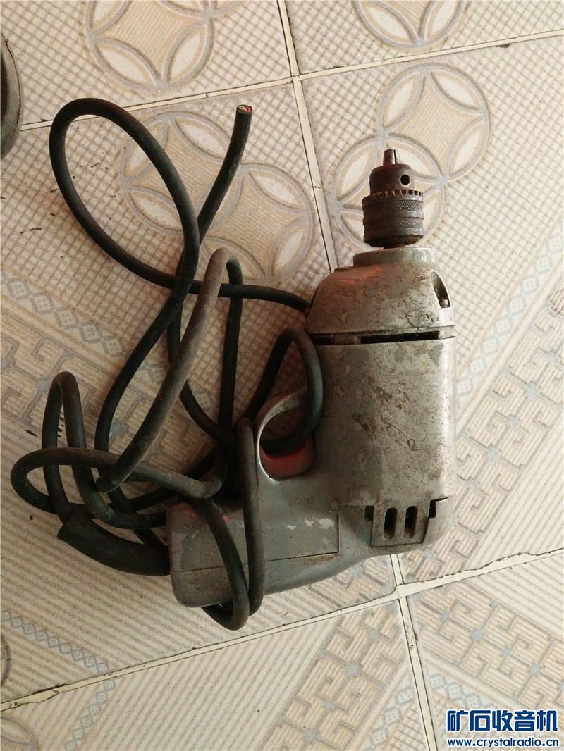 古老的电钻、联想笔记本、迷你主机、蓝牙键盘