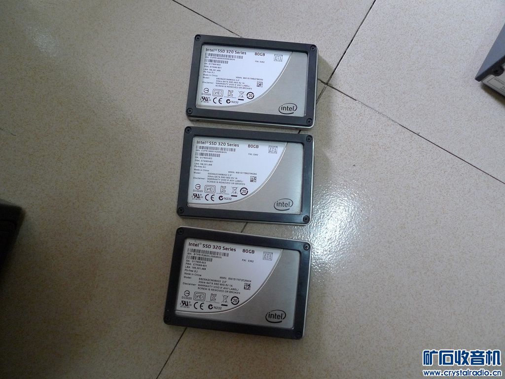 东芝 2T移动硬盘;128G固态硬盘 2个 英特尔 80