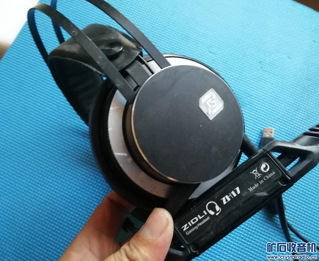 键盘 小霸王 游戏手柄 节拍器 吃鸡耳机 手机 观