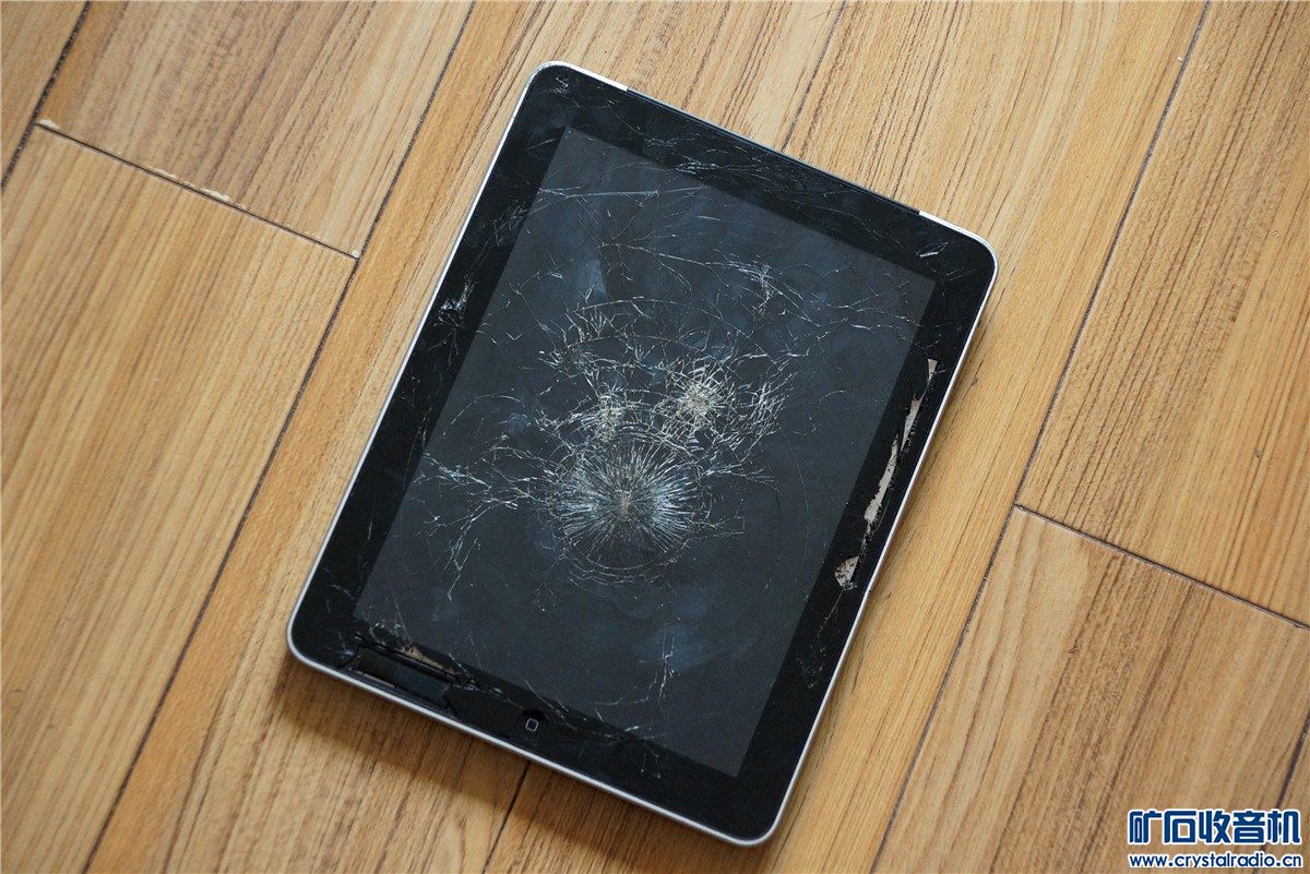 苹果ipad1插卡版32g碎屏=80元.苹果5s有锁屏=120元.