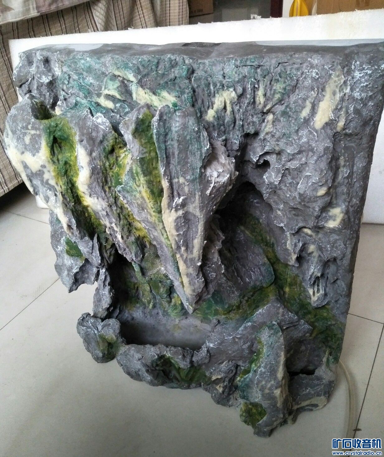 共有三种式样,山石造型,园林造型,石竹造型,尺寸大至为45x45x20cm(长x