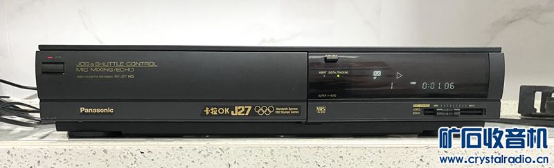 3、奥运五环版标志的松下NV-J27录像机。