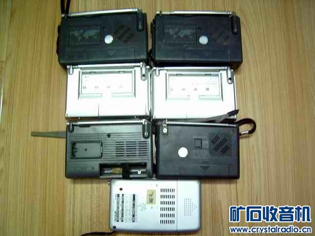出七部德生收音机、五个型号、部部能听能唱、