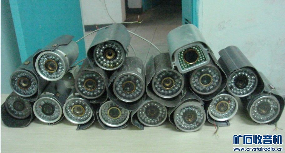 带夜视功能的监控摄像头为什么晚上红外线灯不